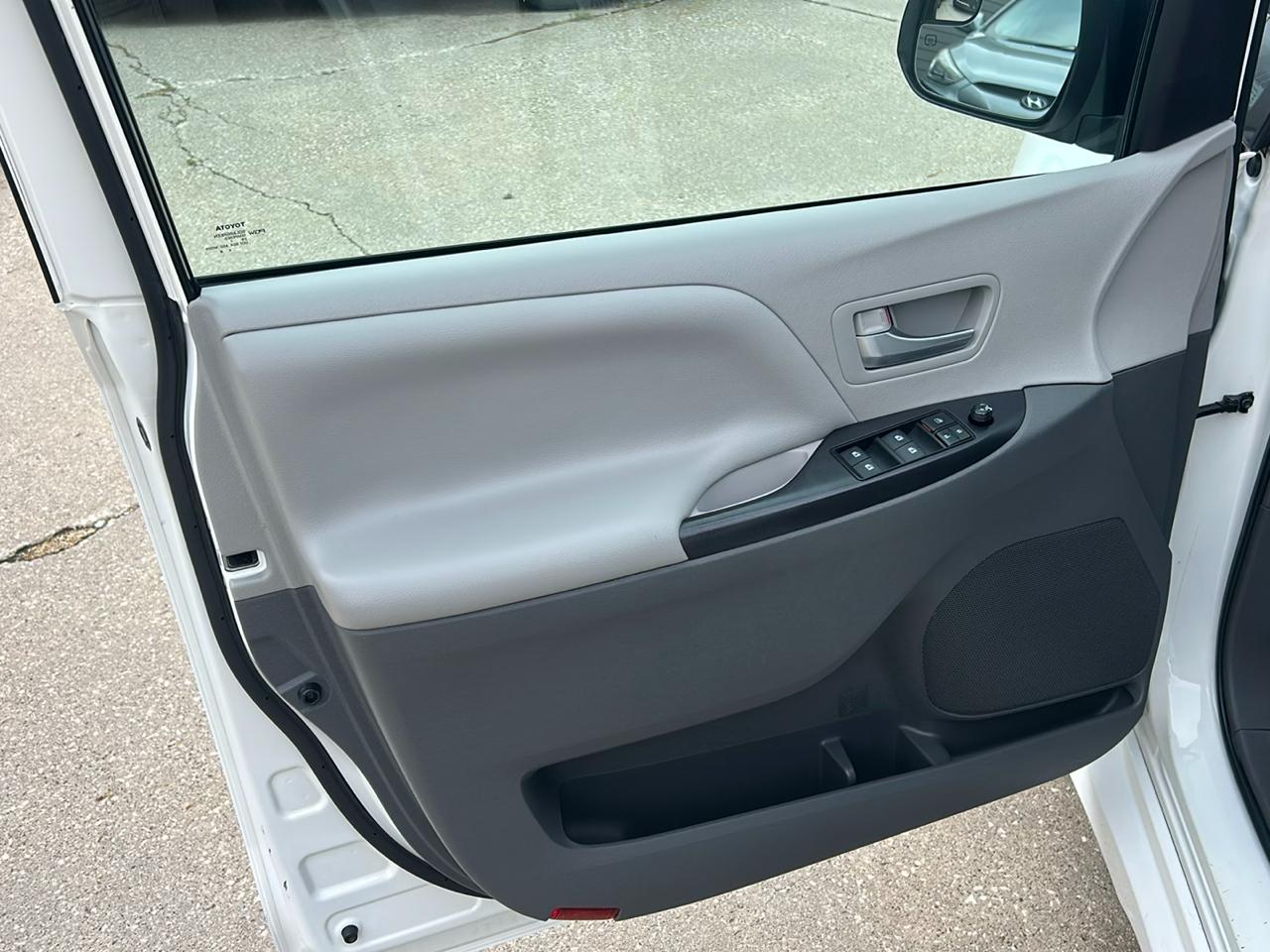 Toyota Sienna LE FWD 8-Passenger (Natl) 2018
