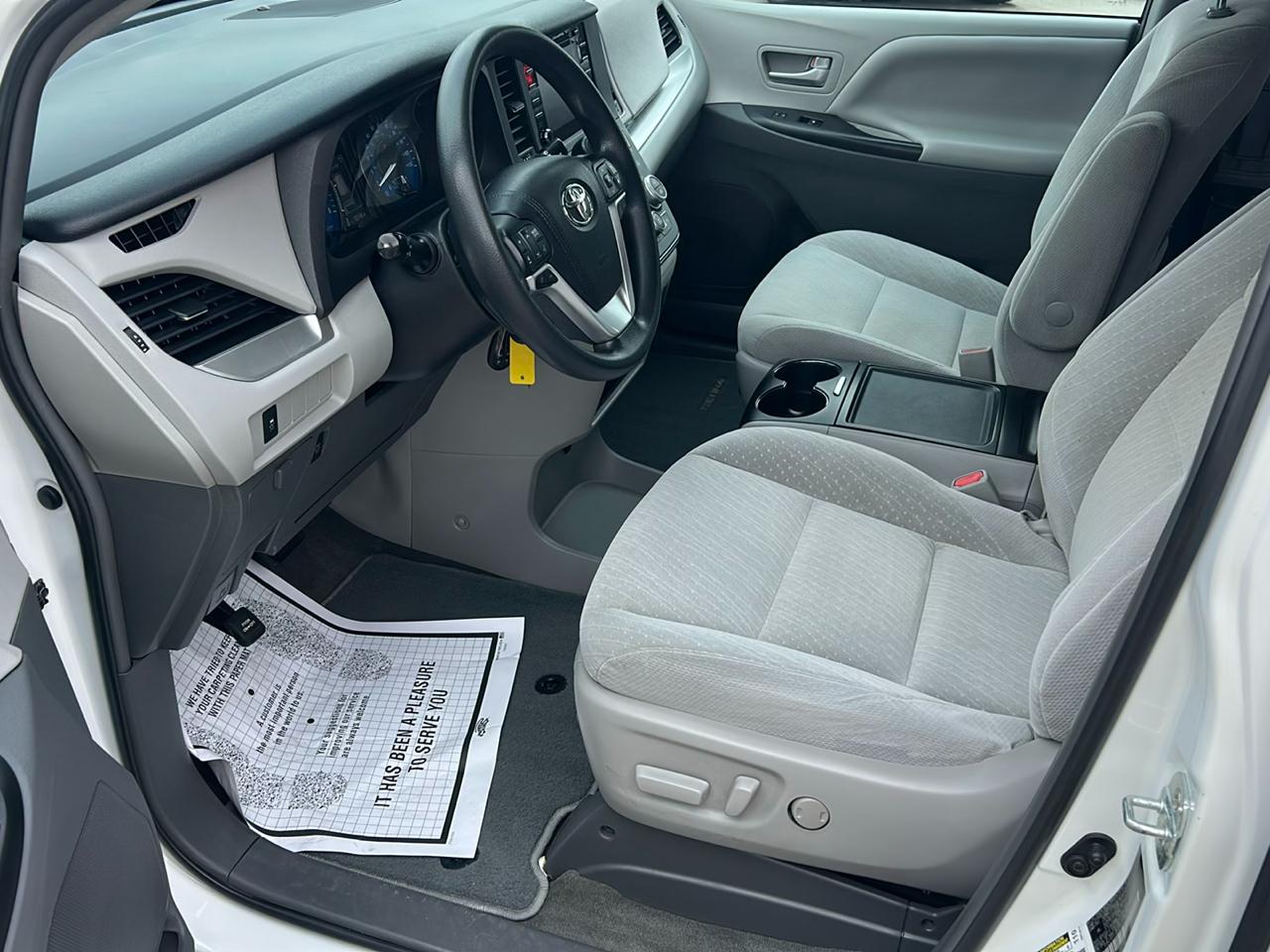 Toyota Sienna LE FWD 8-Passenger (Natl) 2018