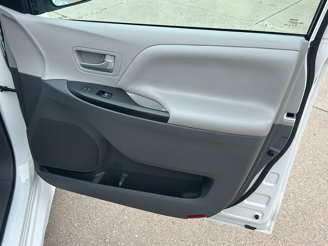 Toyota Sienna LE FWD 8-Passenger (Natl) 2018
