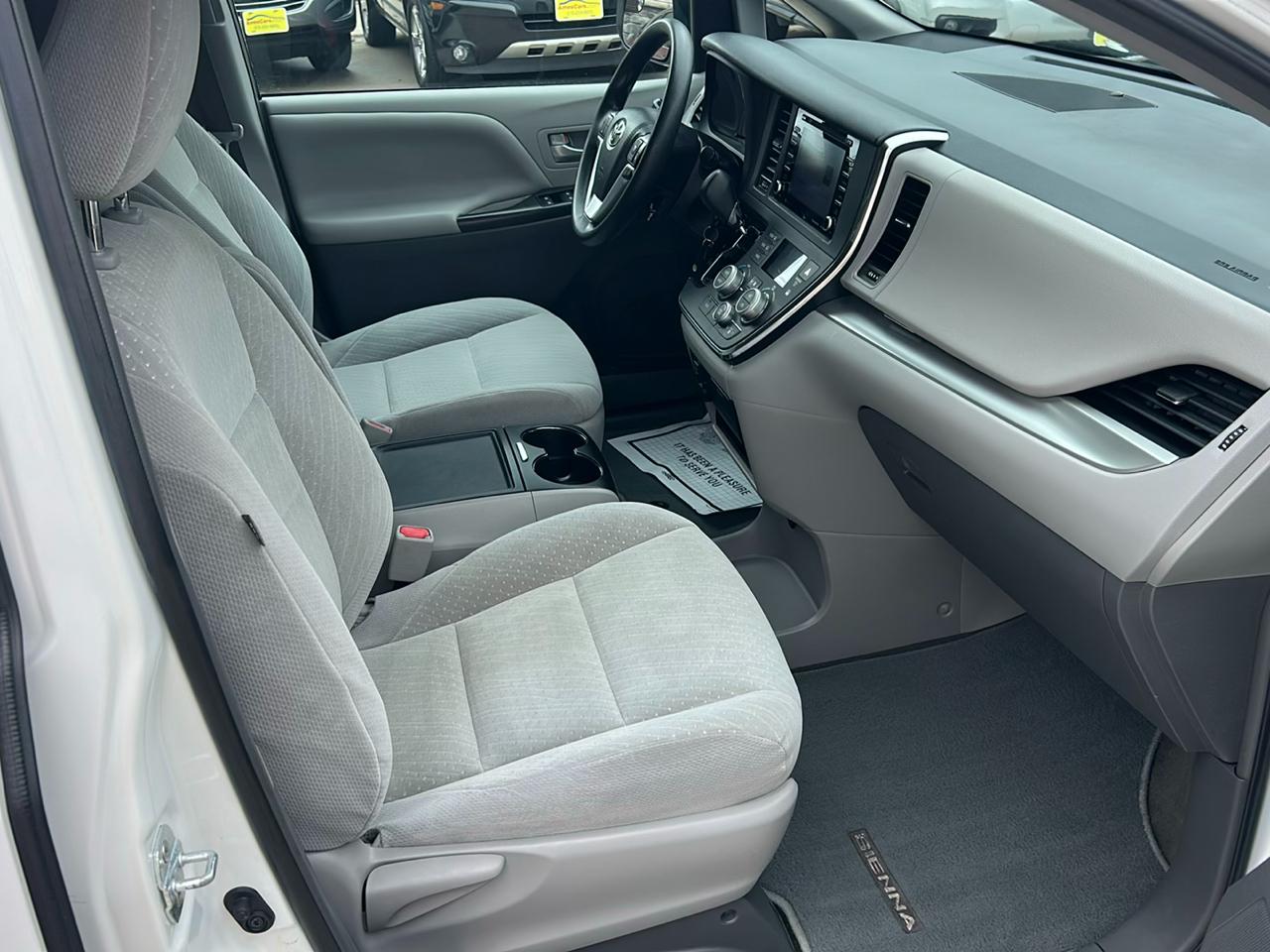 Toyota Sienna LE FWD 8-Passenger (Natl) 2018