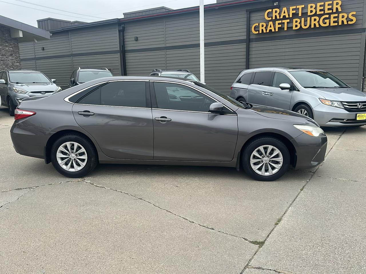 Toyota Camry 4dr Sdn LE Auto 2016