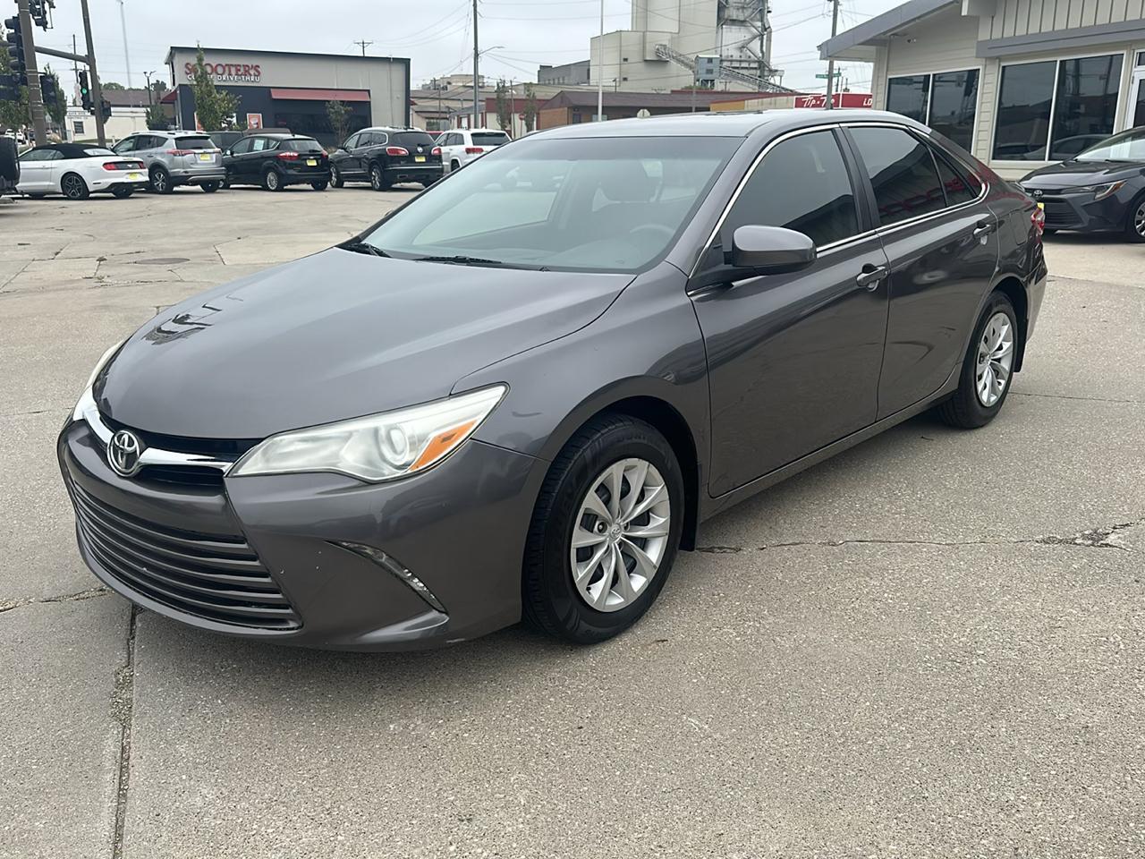 Toyota Camry 4dr Sdn LE Auto 2016