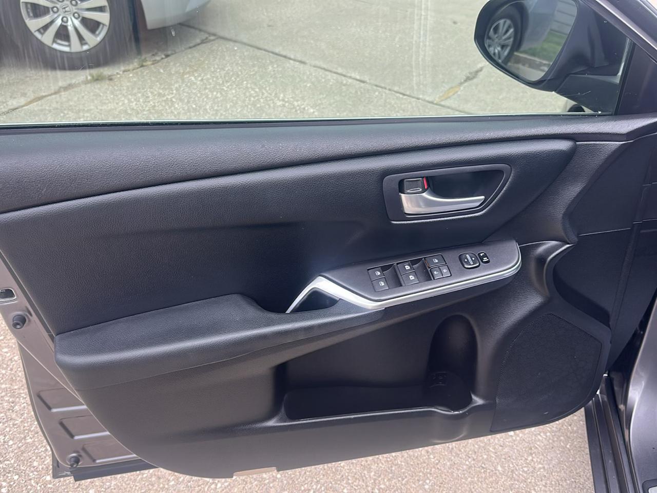 Toyota Camry 4dr Sdn LE Auto 2016