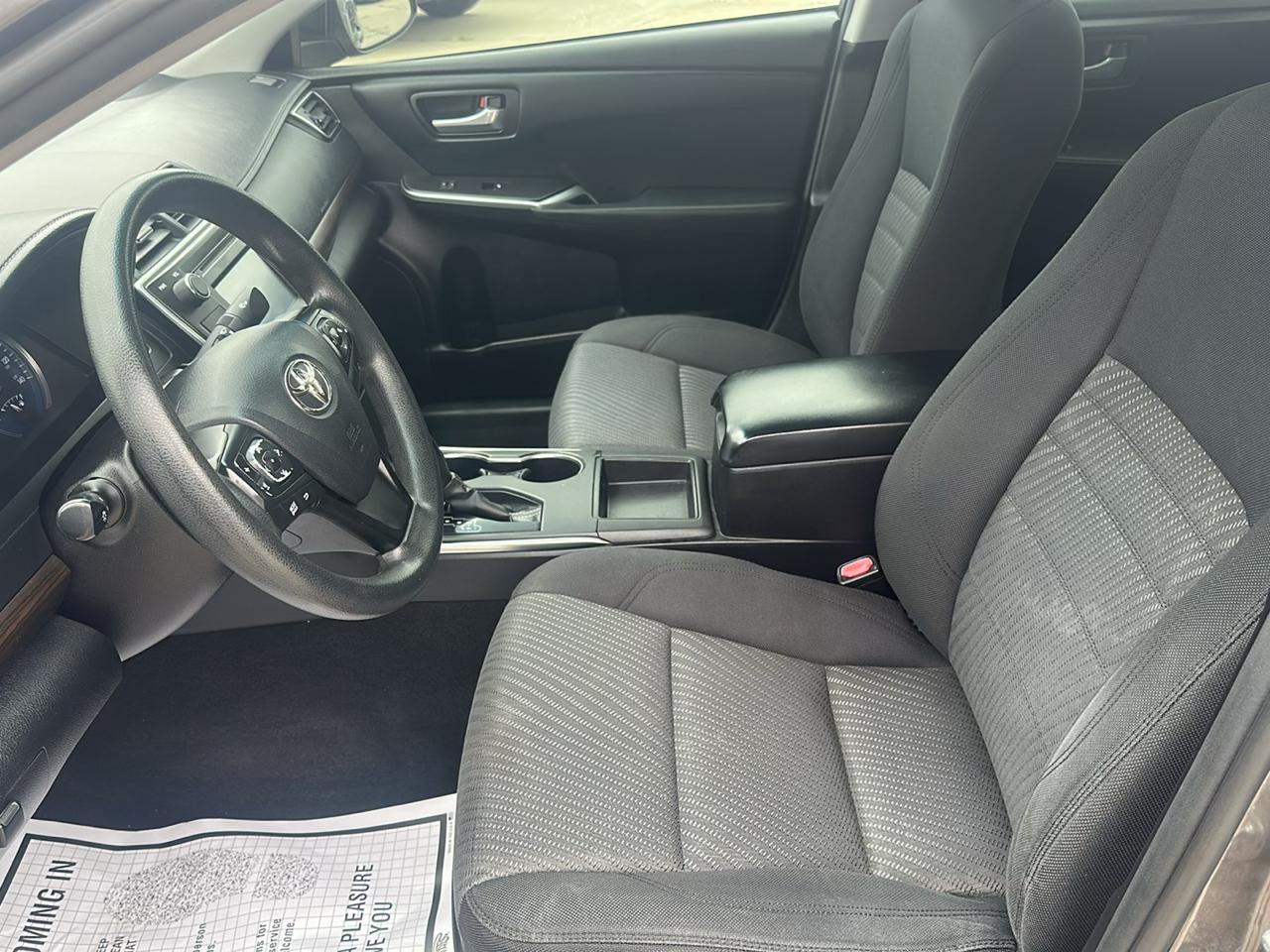 Toyota Camry 4dr Sdn LE Auto 2016
