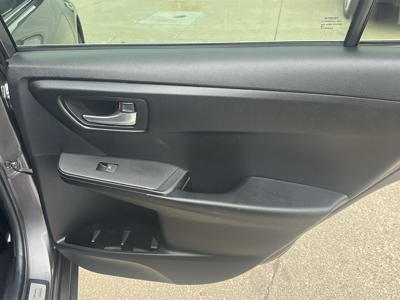 Toyota Camry 4dr Sdn LE Auto 2016