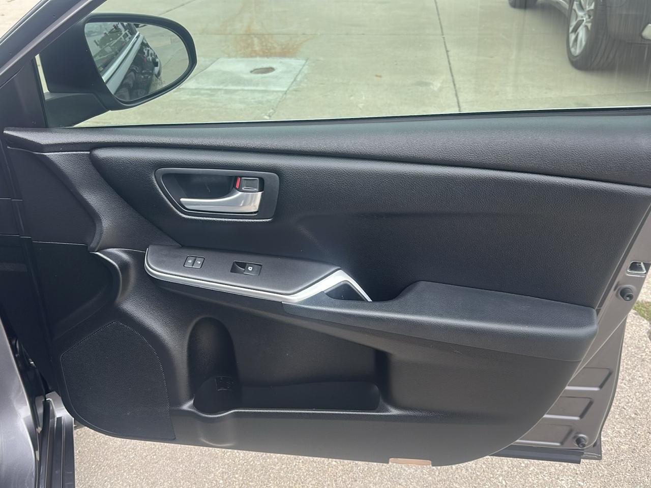 Toyota Camry 4dr Sdn LE Auto 2016