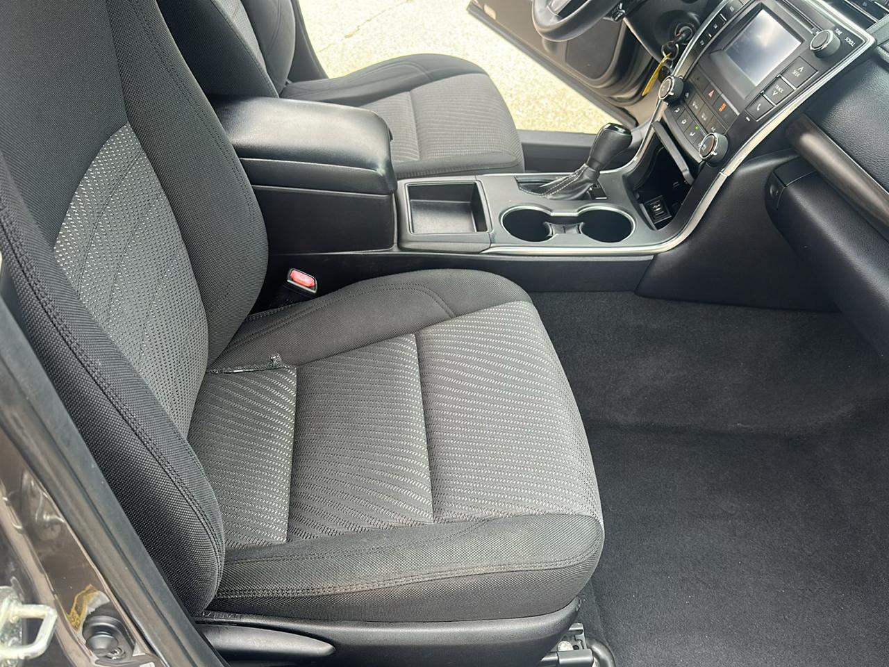 Toyota Camry 4dr Sdn LE Auto 2016
