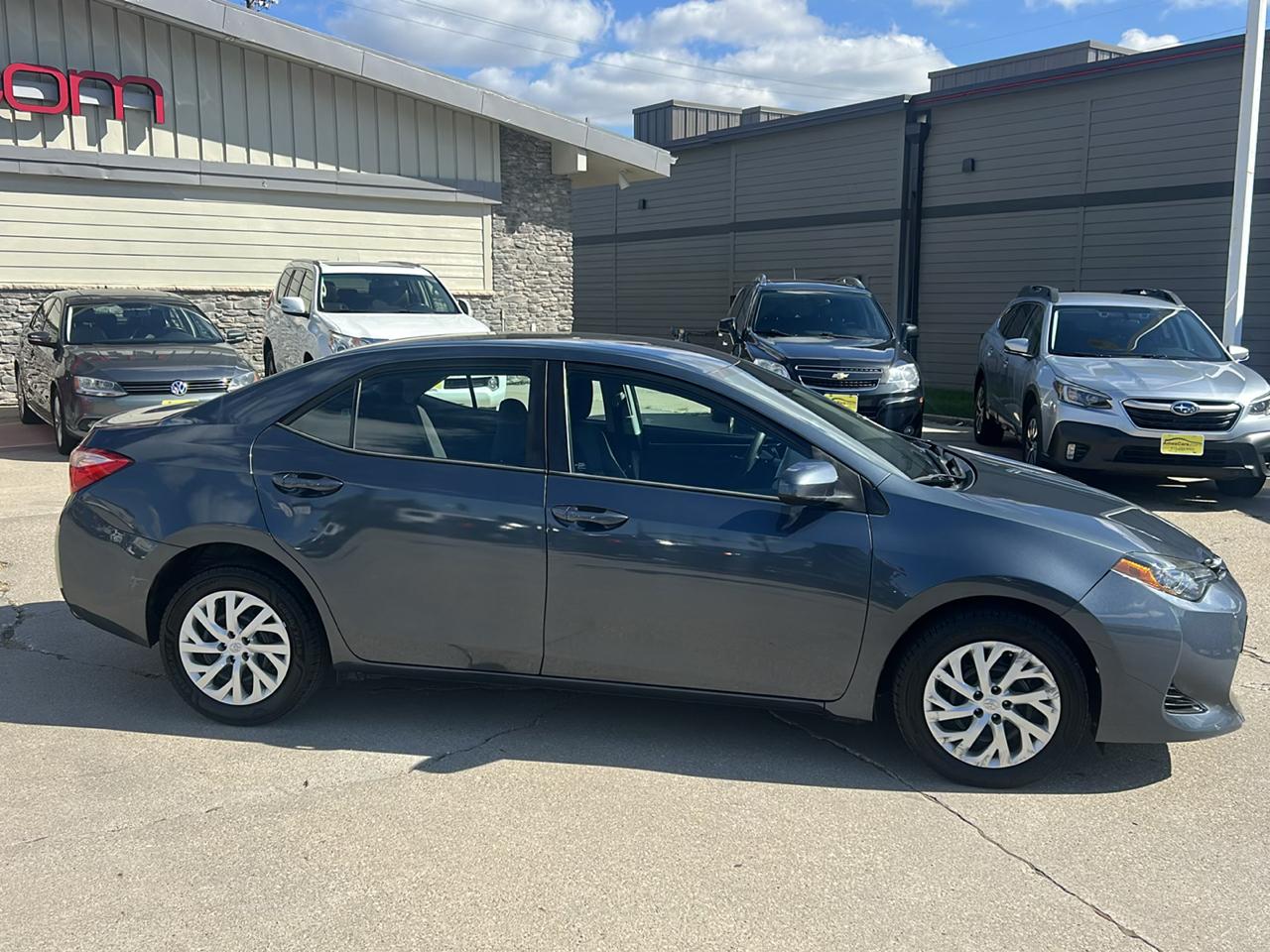 Toyota Corolla 4dr Sdn Auto LE (Natl) 2017