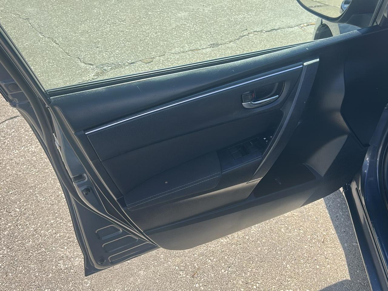 Toyota Corolla 4dr Sdn Auto LE (Natl) 2017