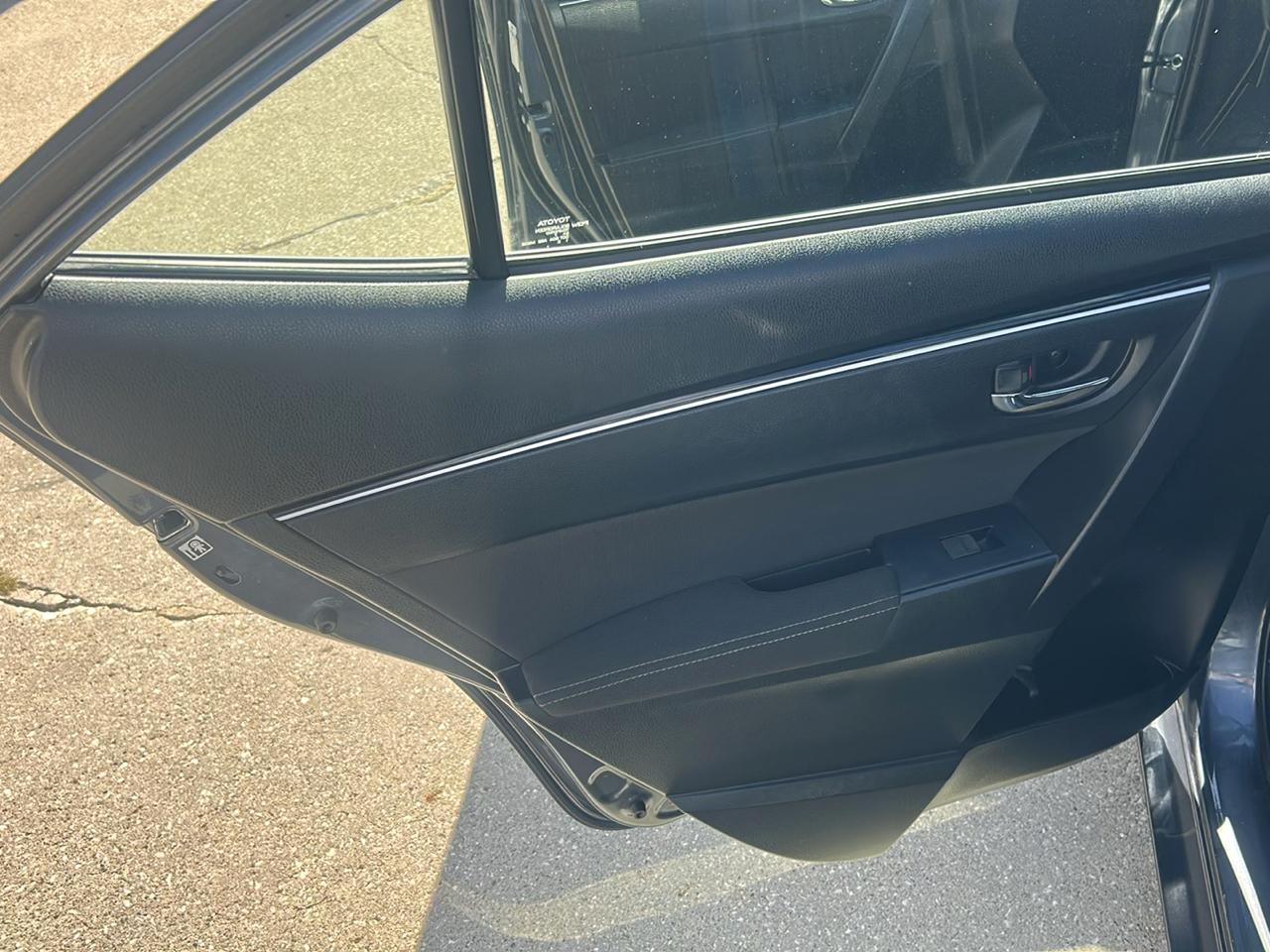 Toyota Corolla 4dr Sdn Auto LE (Natl) 2017