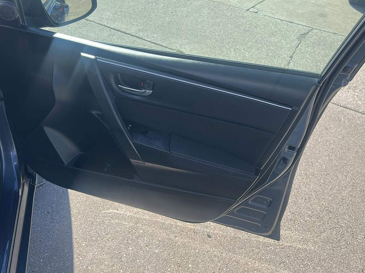 Toyota Corolla 4dr Sdn Auto LE (Natl) 2017
