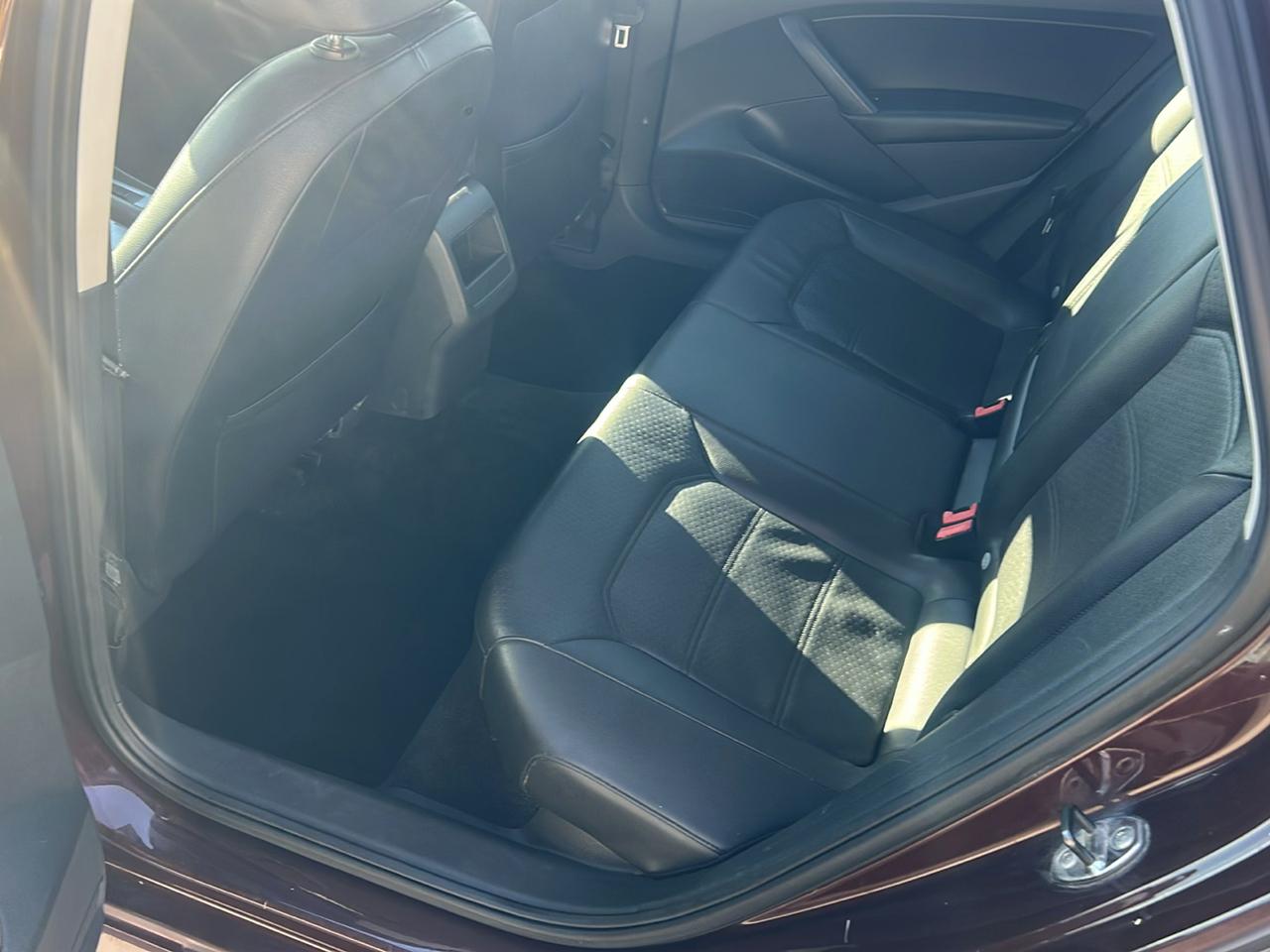 Volkswagen Passat 4dr Sdn 2.5L Auto SE 2012