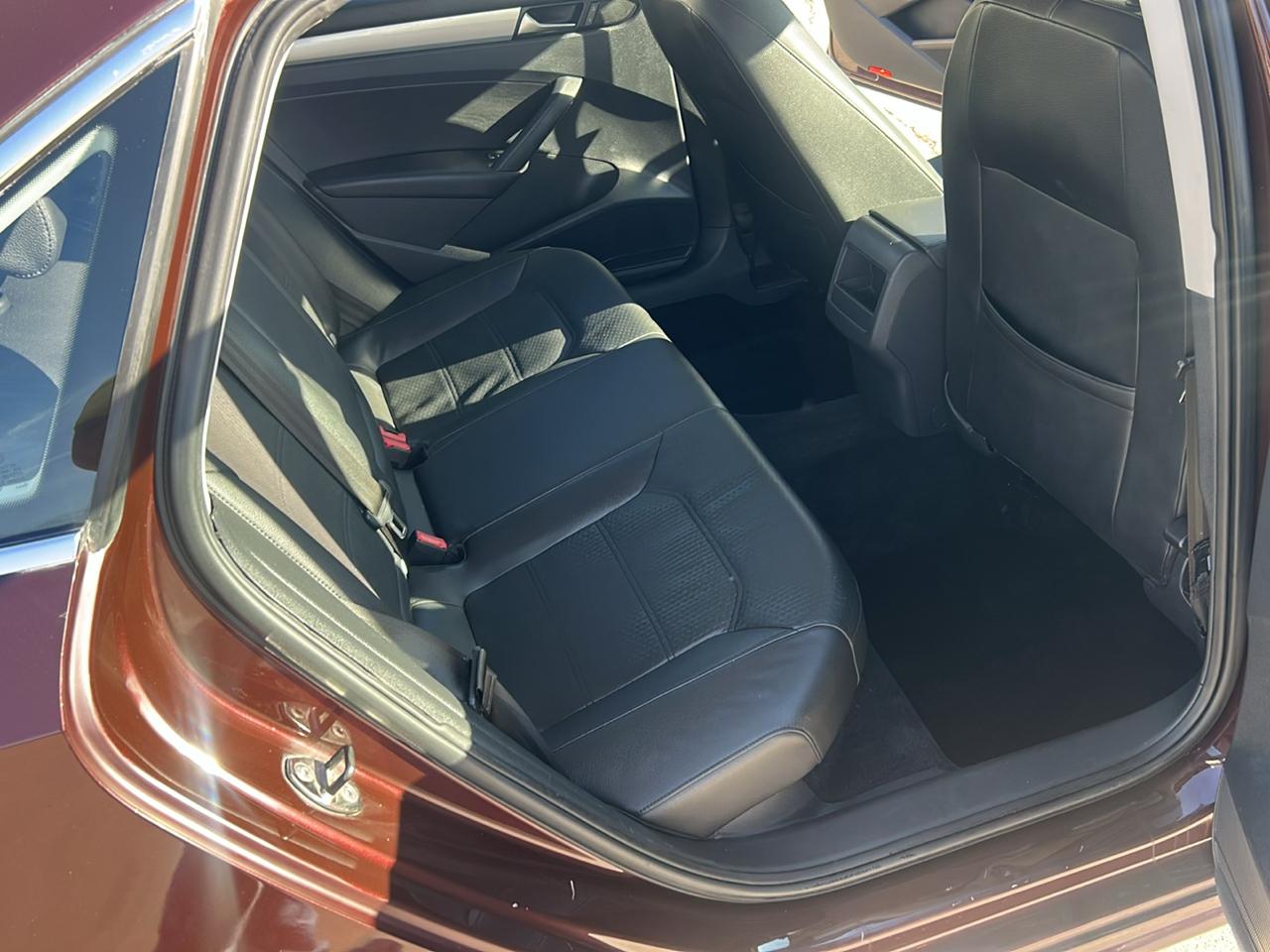 Volkswagen Passat 4dr Sdn 2.5L Auto SE 2012