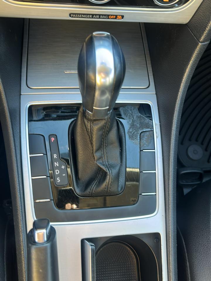 Volkswagen Passat 4dr Sdn 2.5L Auto SE 2012