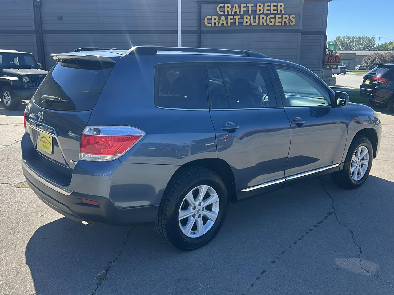 Toyota Highlander 4WD 4dr V6 (Natl) 2013