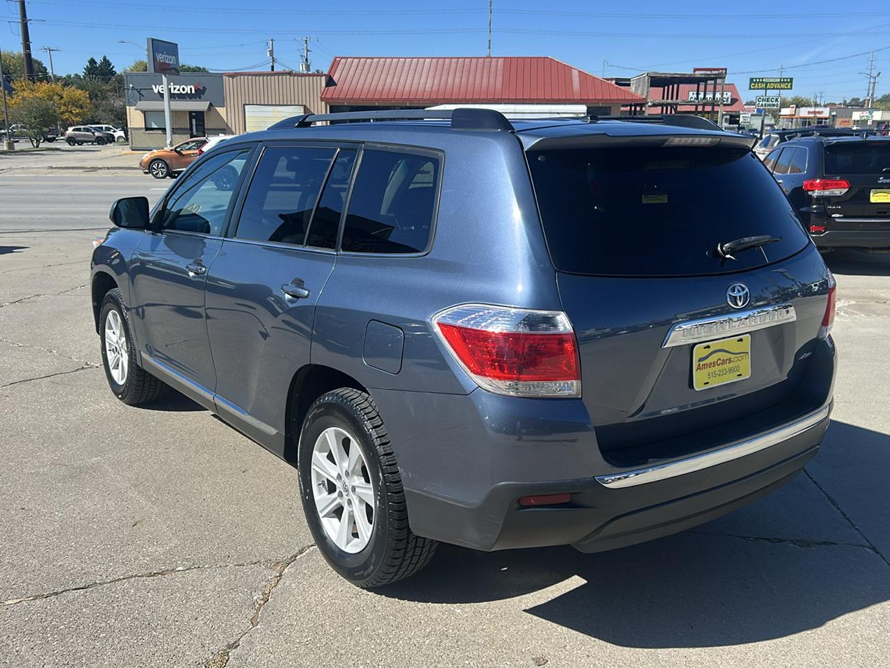 Toyota Highlander 4WD 4dr V6 (Natl) 2013