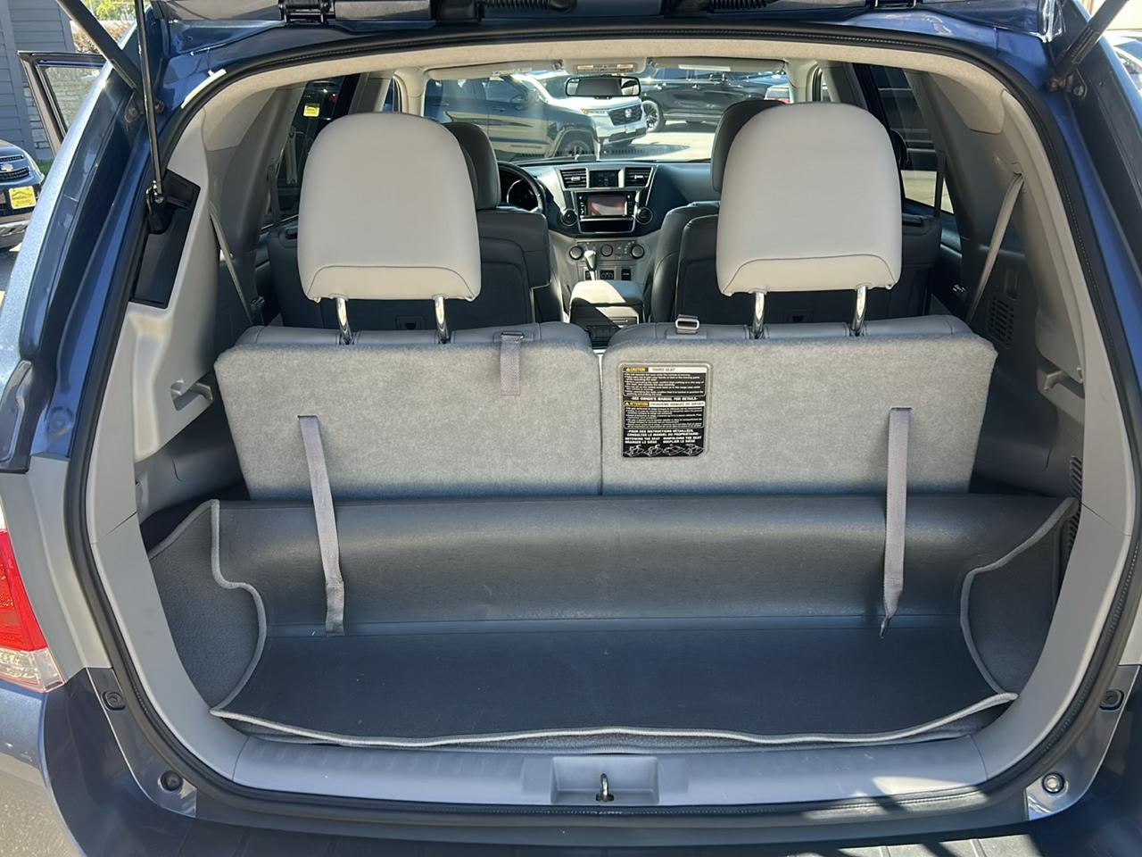 Toyota Highlander 4WD 4dr V6 (Natl) 2013