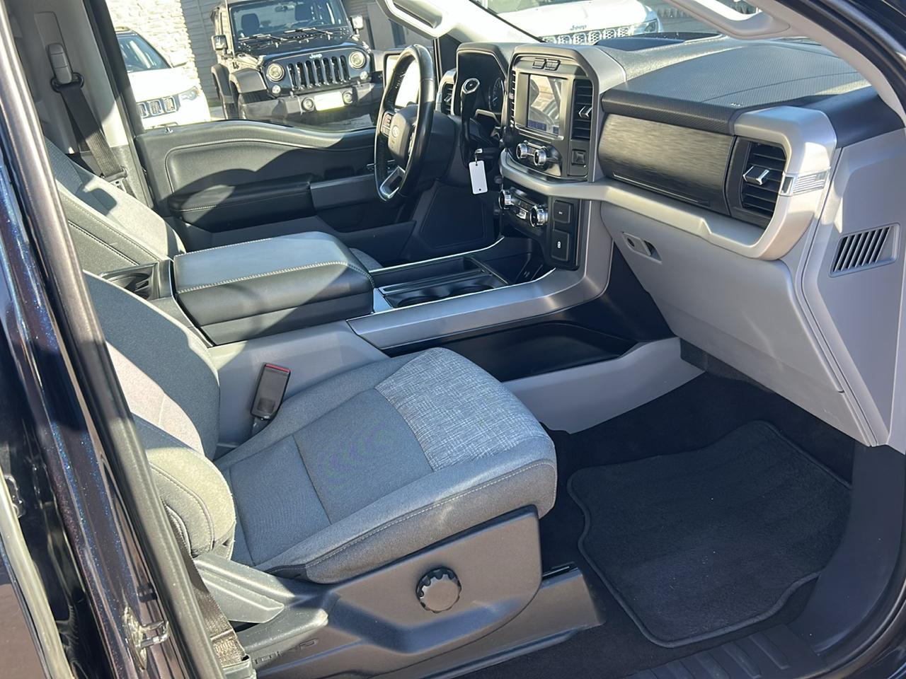 Ford F-150 XLT SuperCrew 4WD 2022