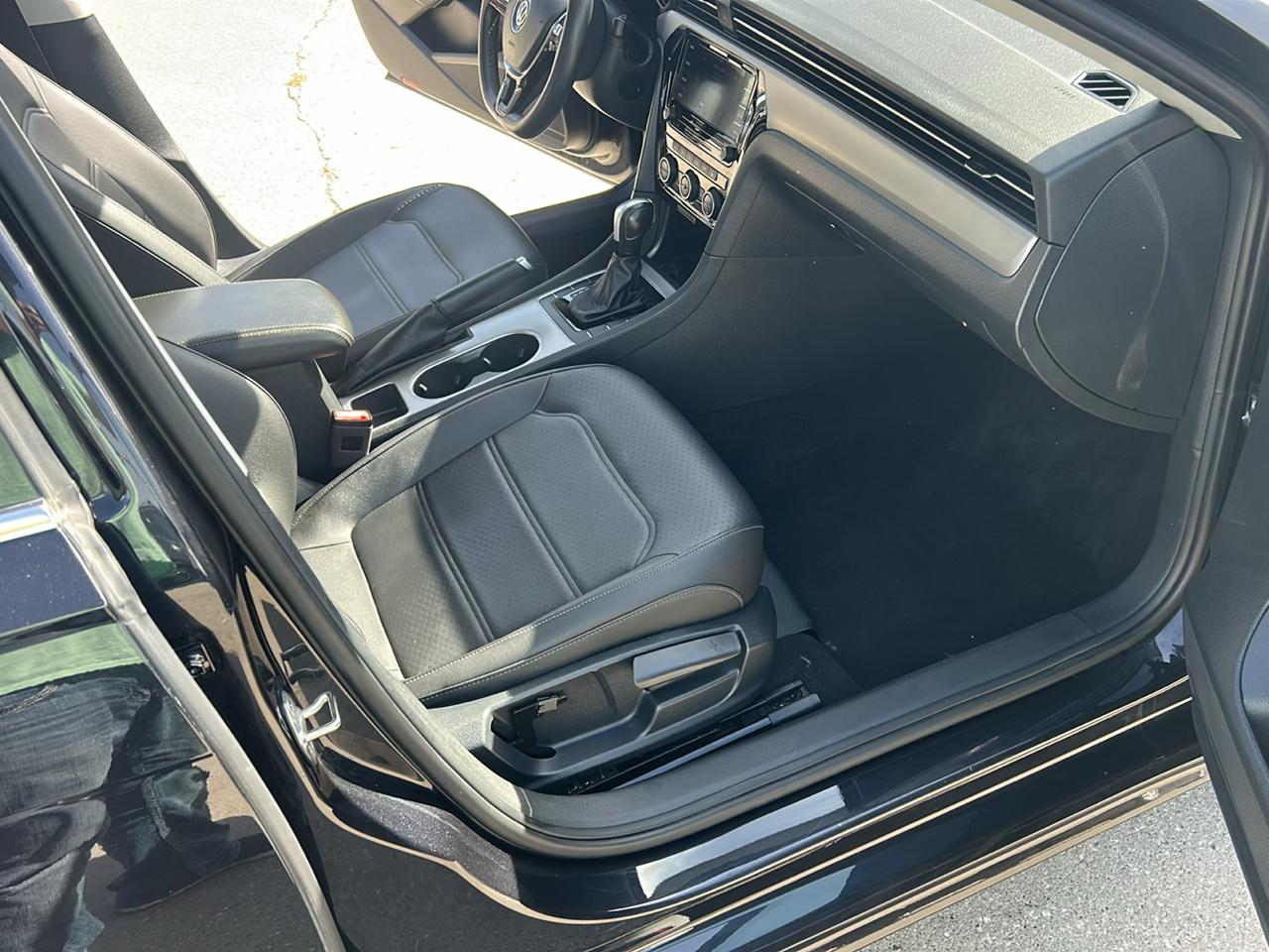 Volkswagen Passat 2.0T SE Auto 2021