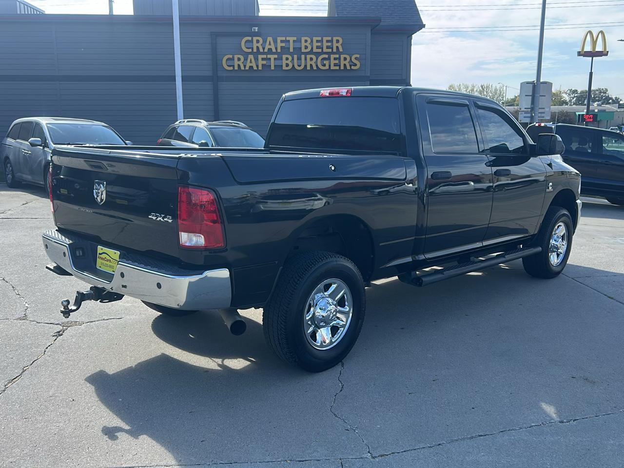 RAM 2500 Tradesman 4x4 Crew Cab 6'4" Box 2017