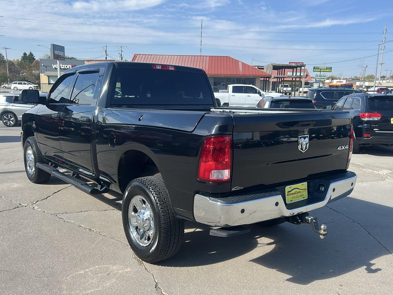 RAM 2500 Tradesman 4x4 Crew Cab 6'4" Box 2017