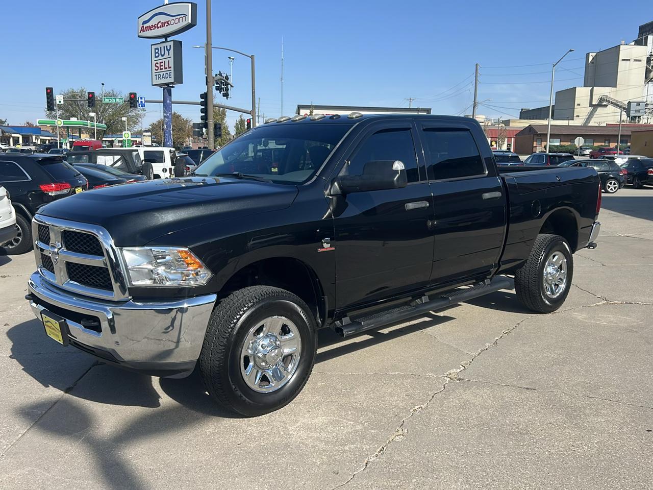 RAM 2500 Tradesman 4x4 Crew Cab 6'4" Box 2017