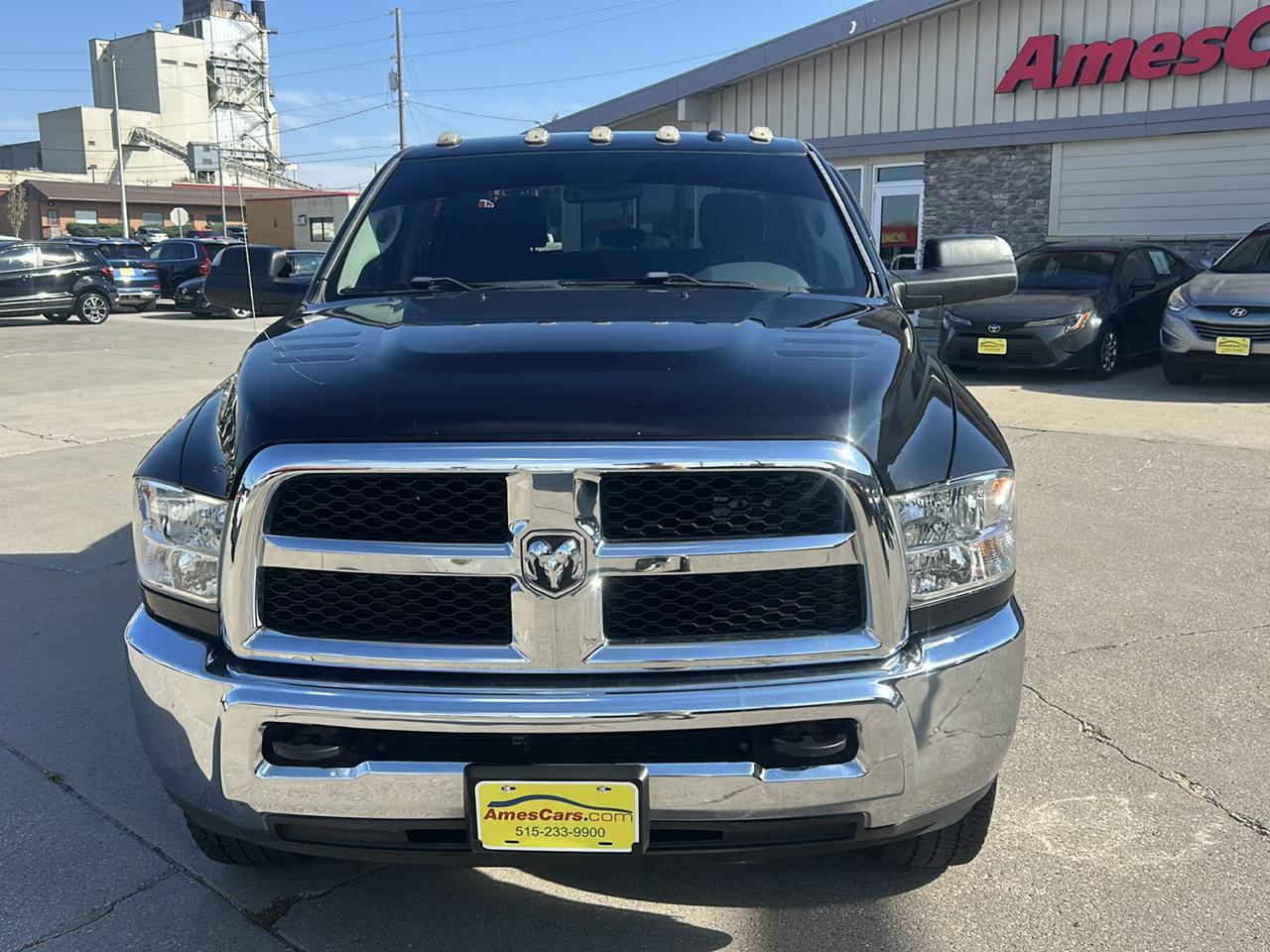 RAM 2500 Tradesman 4x4 Crew Cab 6'4" Box 2017