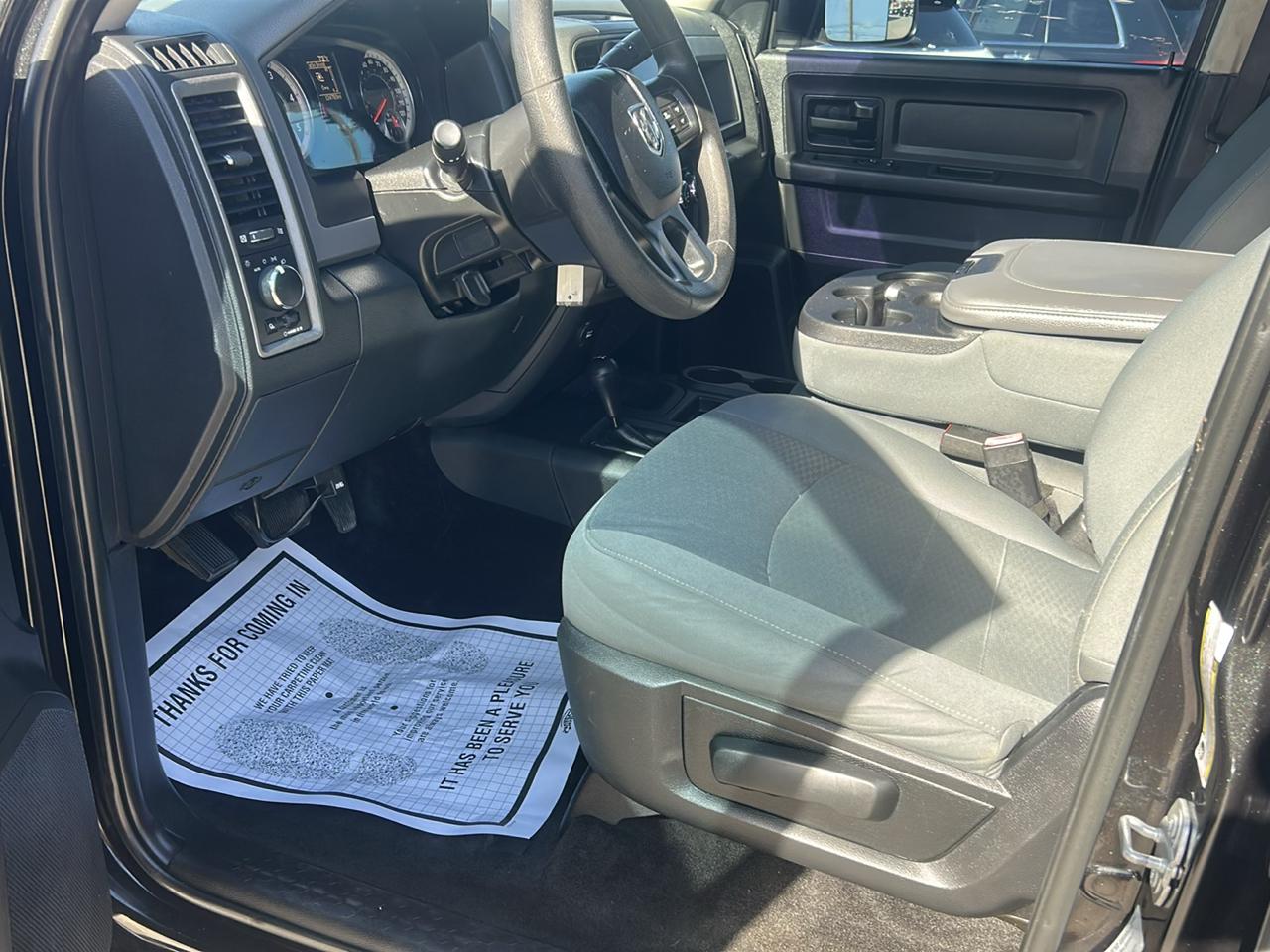 RAM 2500 Tradesman 4x4 Crew Cab 6'4" Box 2017