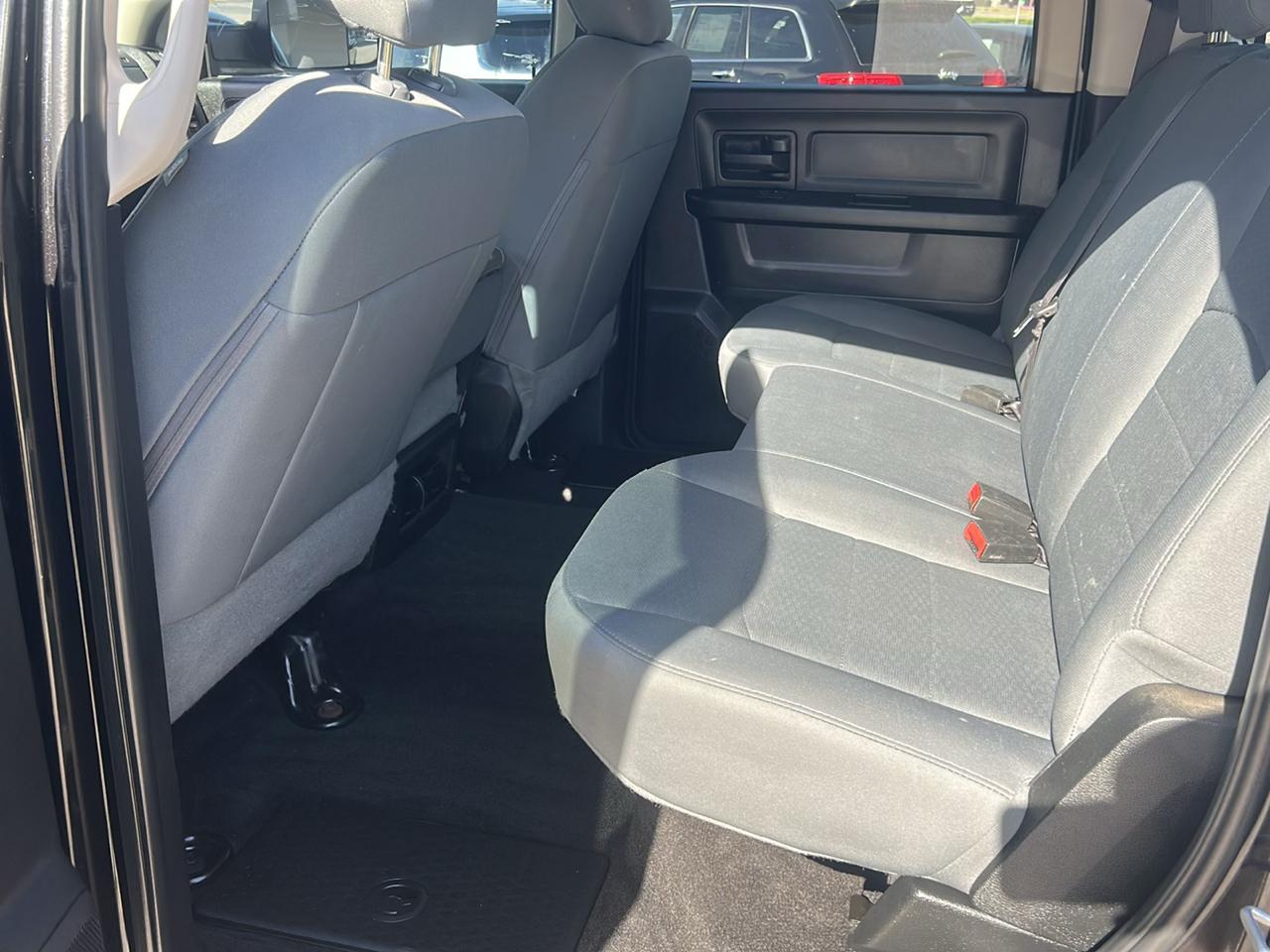 RAM 2500 Tradesman 4x4 Crew Cab 6'4" Box 2017