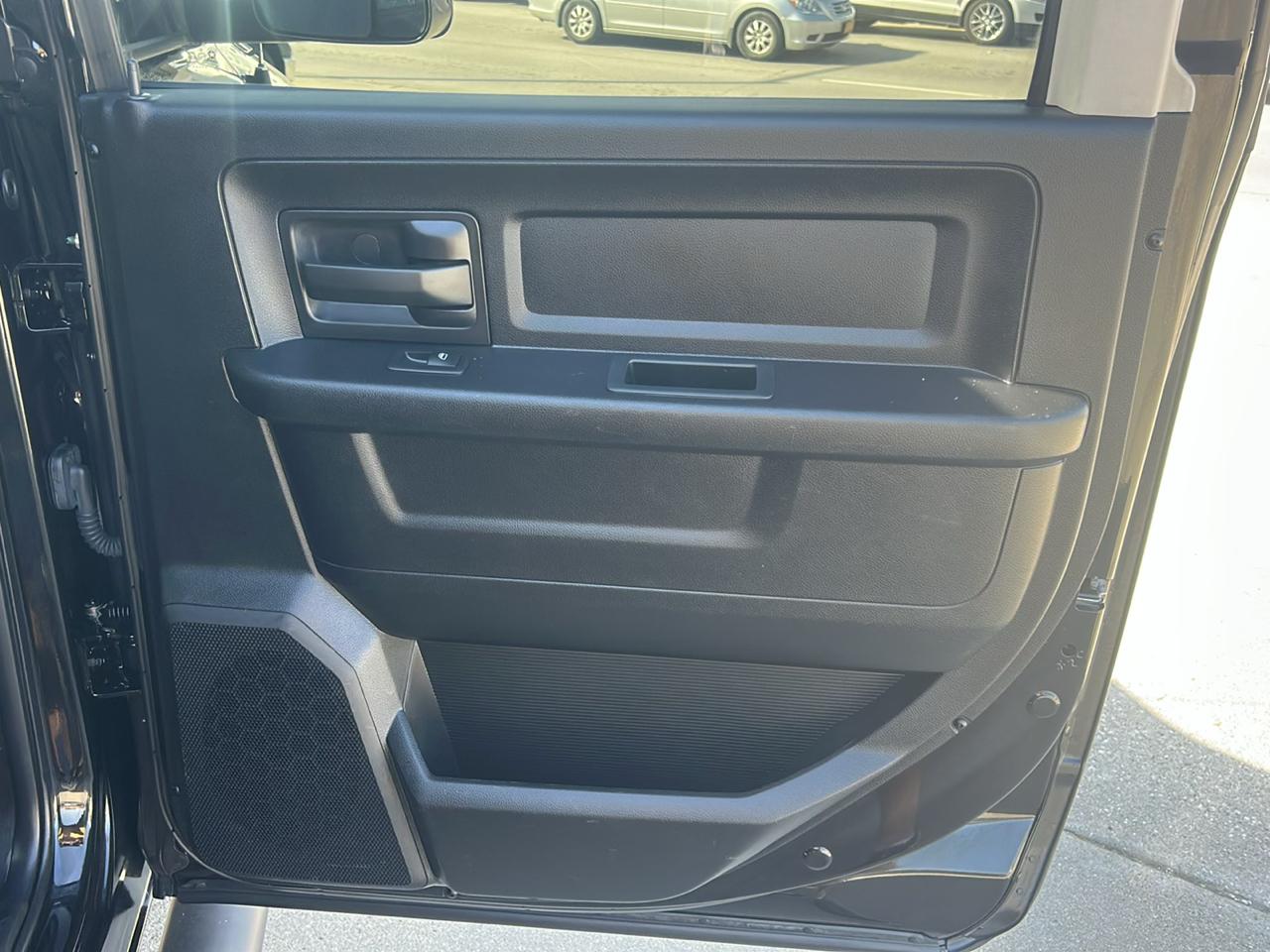 RAM 2500 Tradesman 4x4 Crew Cab 6'4" Box 2017