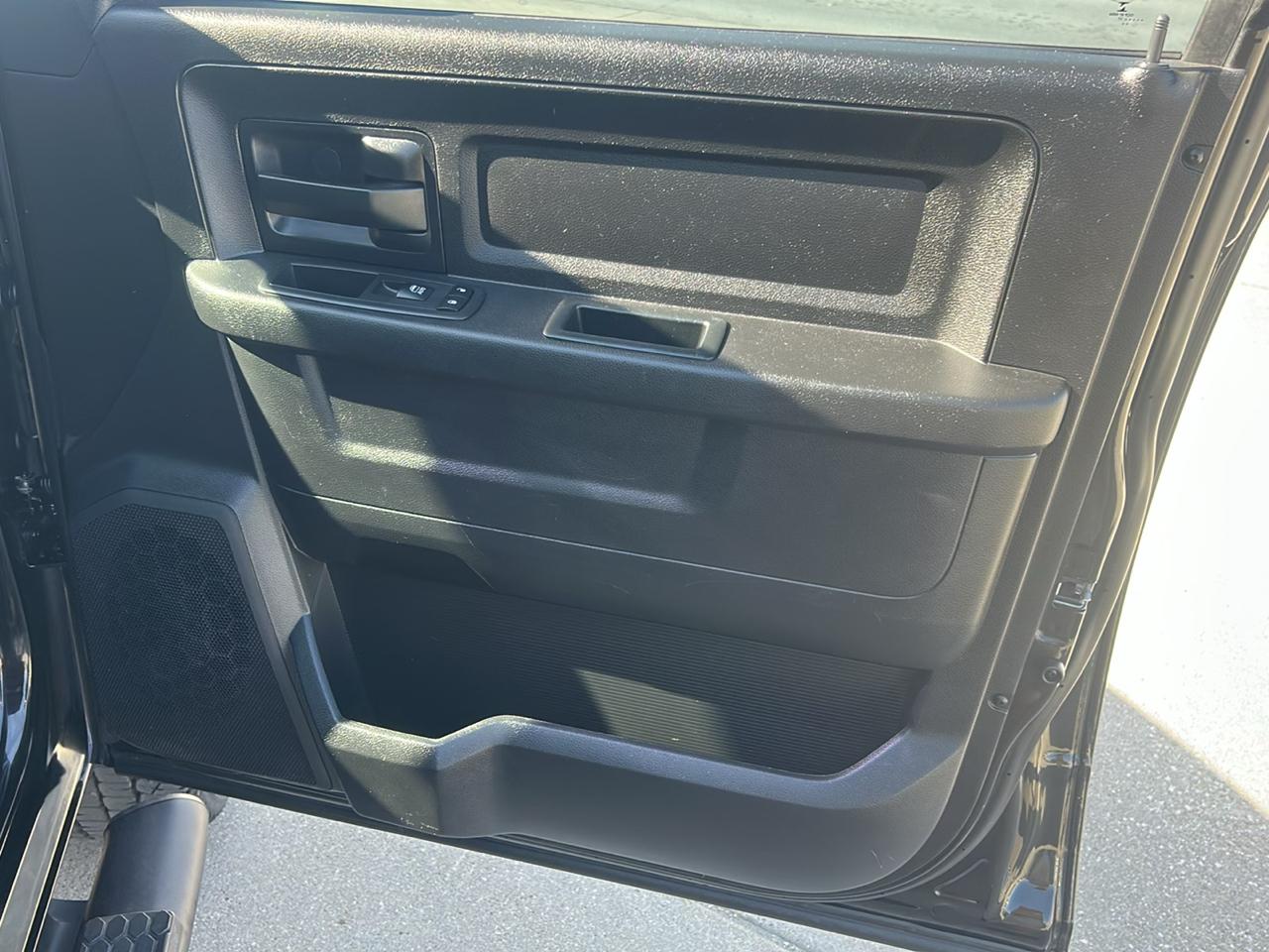 RAM 2500 Tradesman 4x4 Crew Cab 6'4" Box 2017
