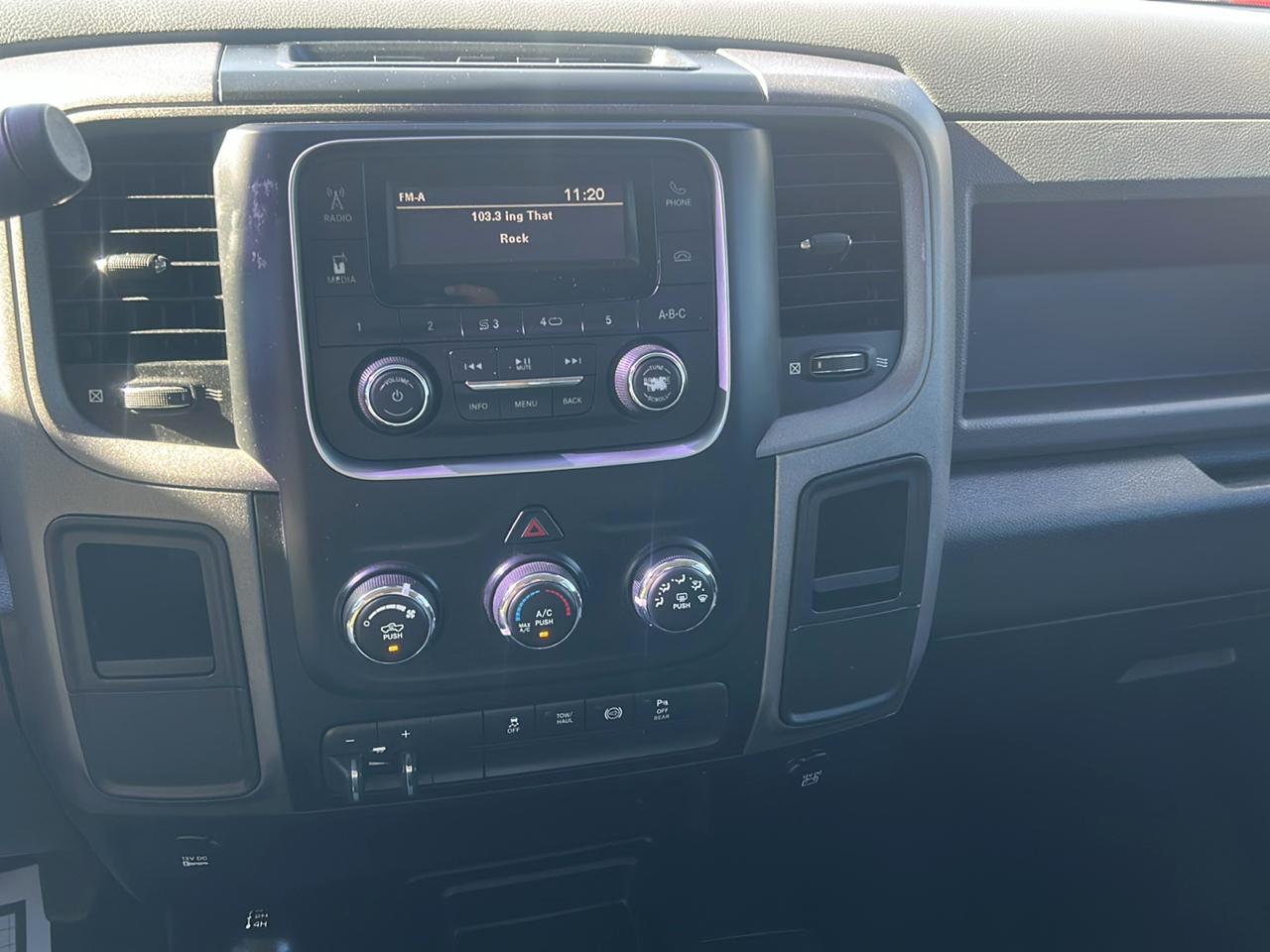 RAM 2500 Tradesman 4x4 Crew Cab 6'4" Box 2017