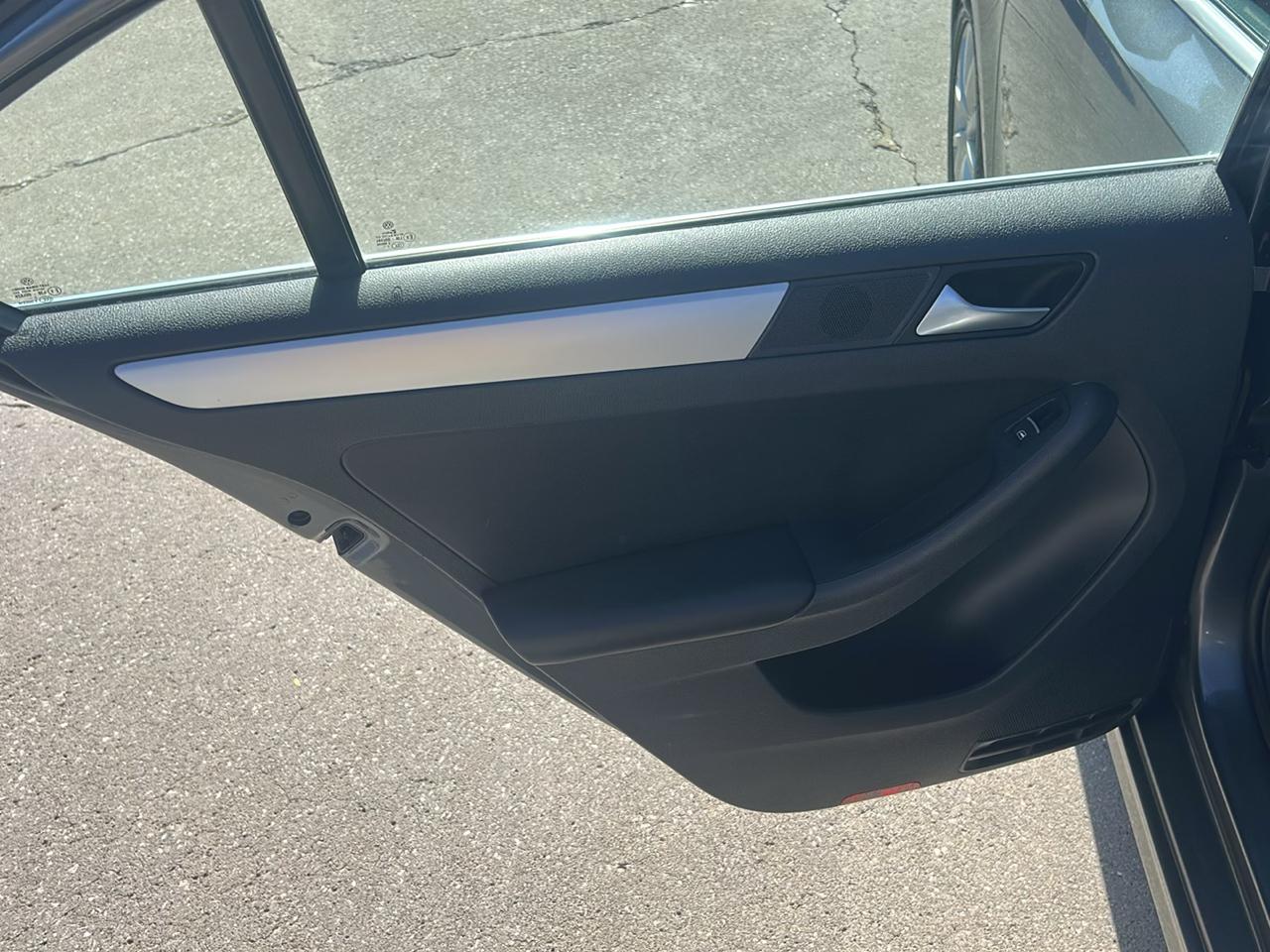 Volkswagen Jetta Sedan 4dr Man SE PZEV 2013