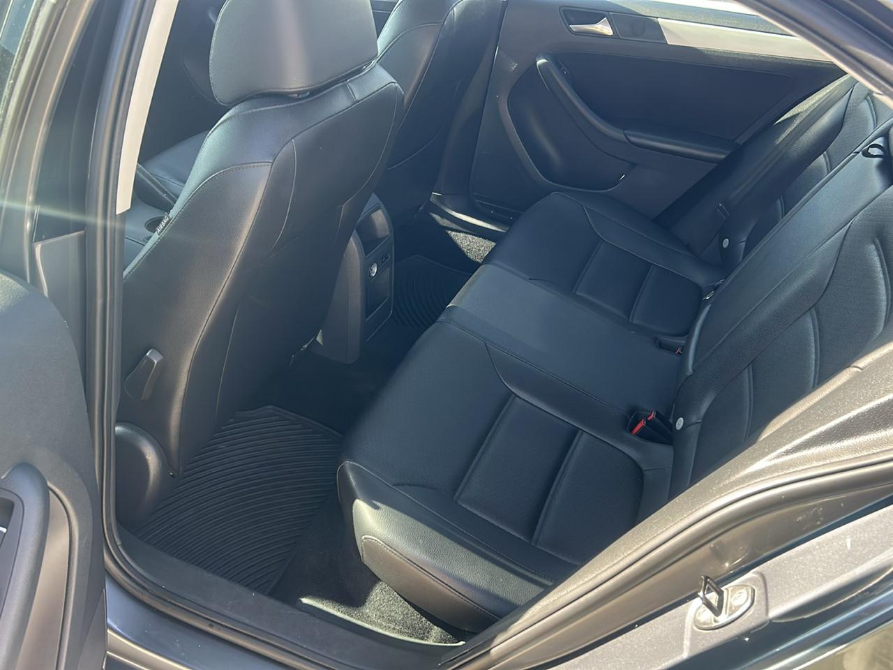 Volkswagen Jetta Sedan 4dr Man SE PZEV 2013