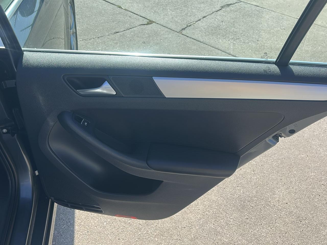 Volkswagen Jetta Sedan 4dr Man SE PZEV 2013