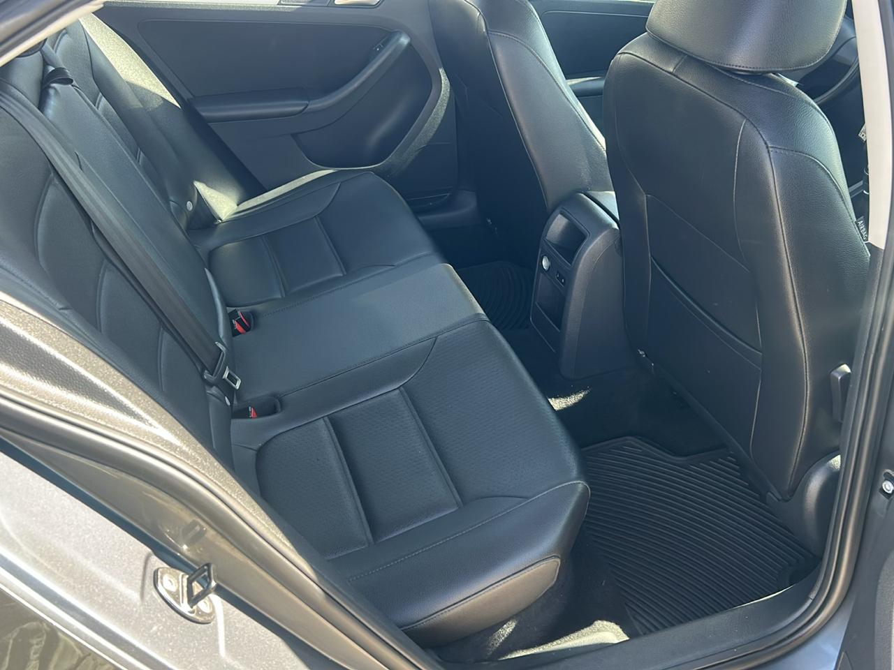 Volkswagen Jetta Sedan 4dr Man SE PZEV 2013