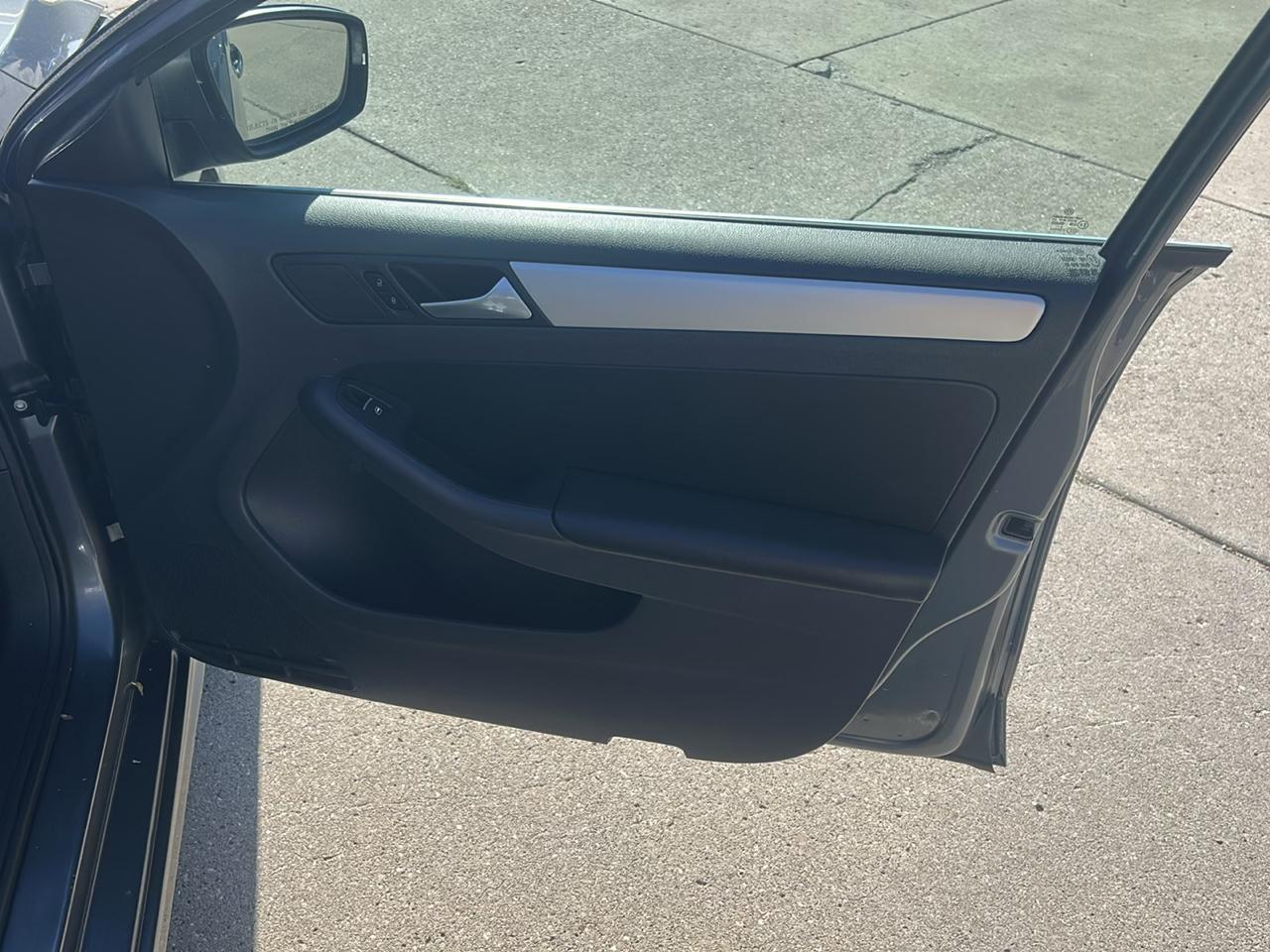 Volkswagen Jetta Sedan 4dr Man SE PZEV 2013