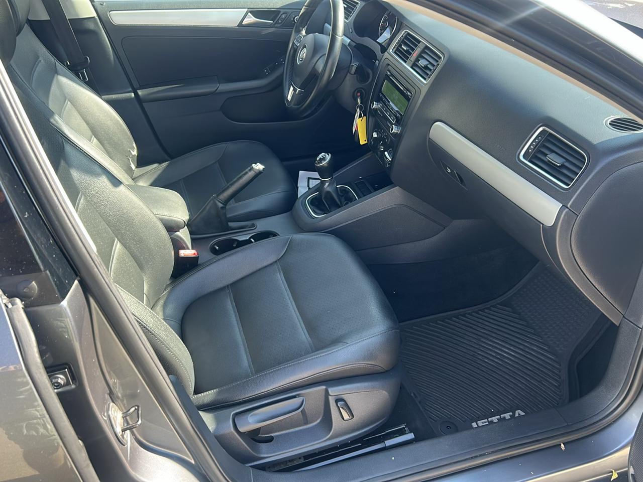Volkswagen Jetta Sedan 4dr Man SE PZEV 2013
