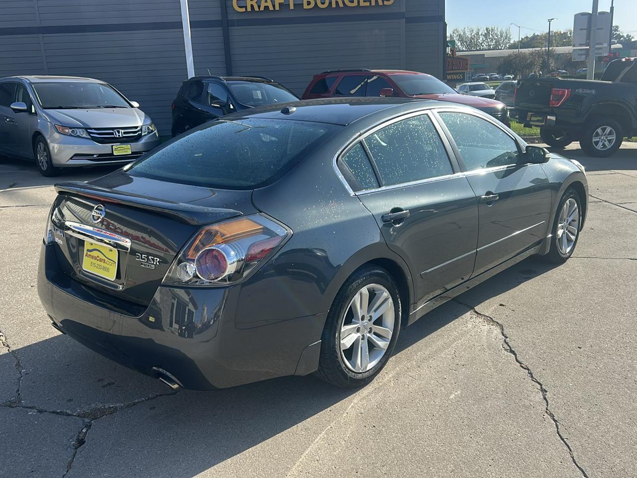 Nissan Altima 4dr Sdn V6 CVT 3.5 SR 2011