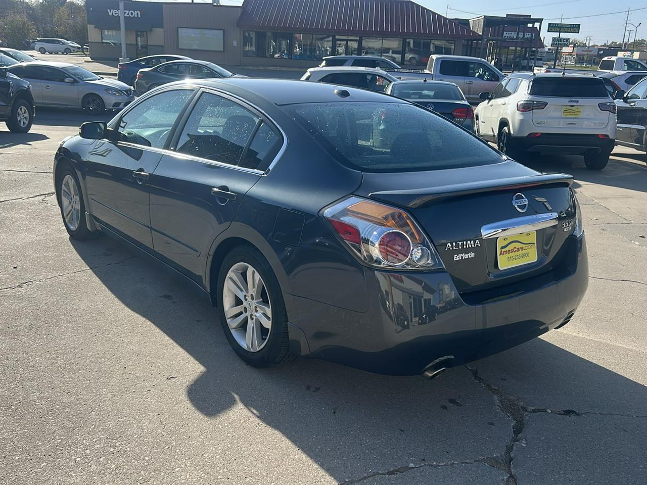 Nissan Altima 4dr Sdn V6 CVT 3.5 SR 2011