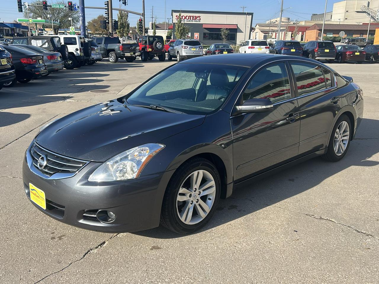 Nissan Altima 4dr Sdn V6 CVT 3.5 SR 2011