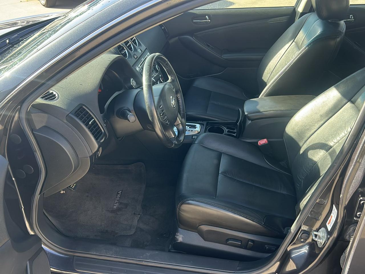 Nissan Altima 4dr Sdn V6 CVT 3.5 SR 2011