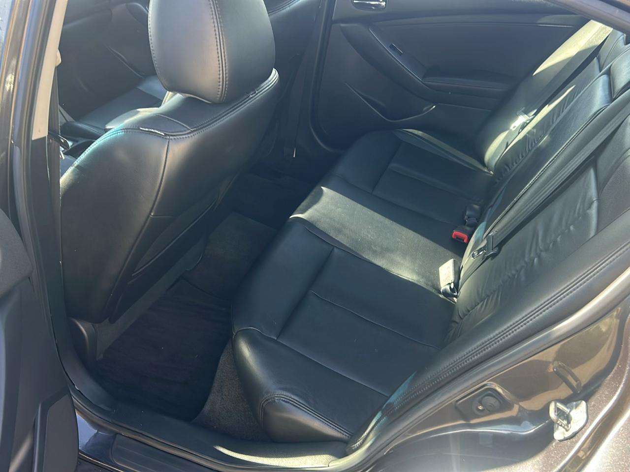 Nissan Altima 4dr Sdn V6 CVT 3.5 SR 2011