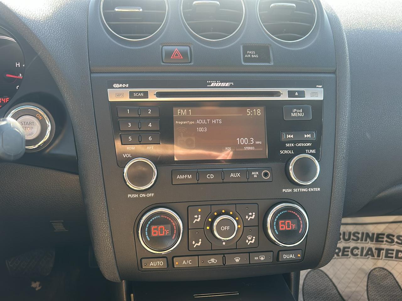 Nissan Altima 4dr Sdn V6 CVT 3.5 SR 2011