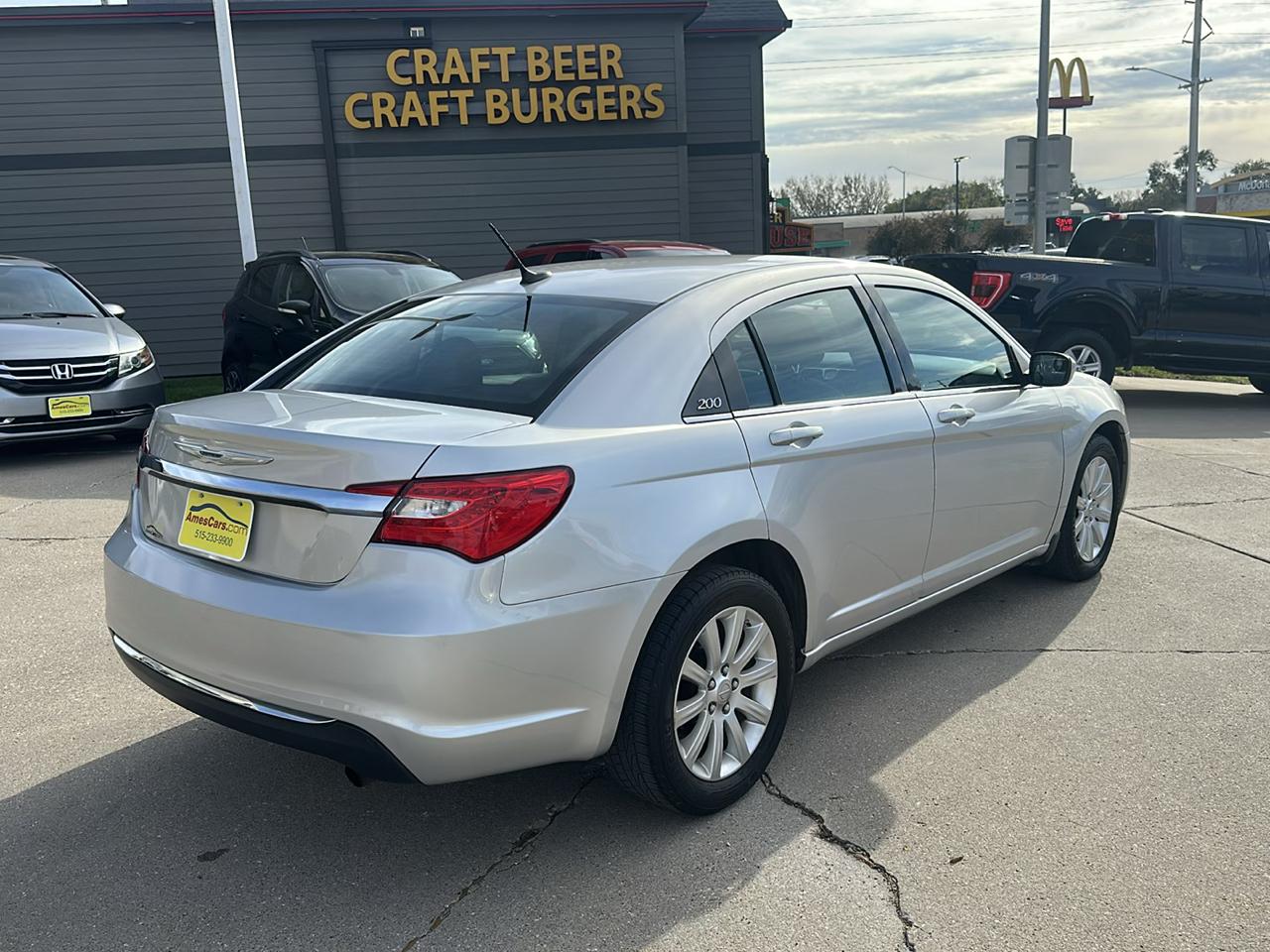 Chrysler 200 4dr Sdn Touring 2012