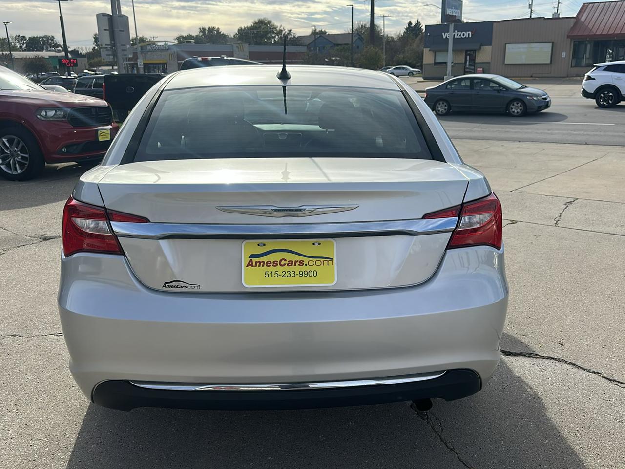 Chrysler 200 4dr Sdn Touring 2012