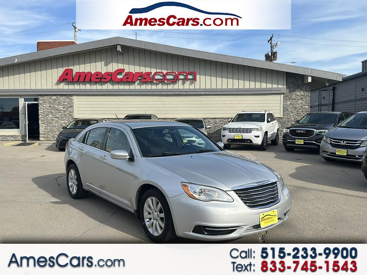 Chrysler 200 4dr Sdn Touring 2012