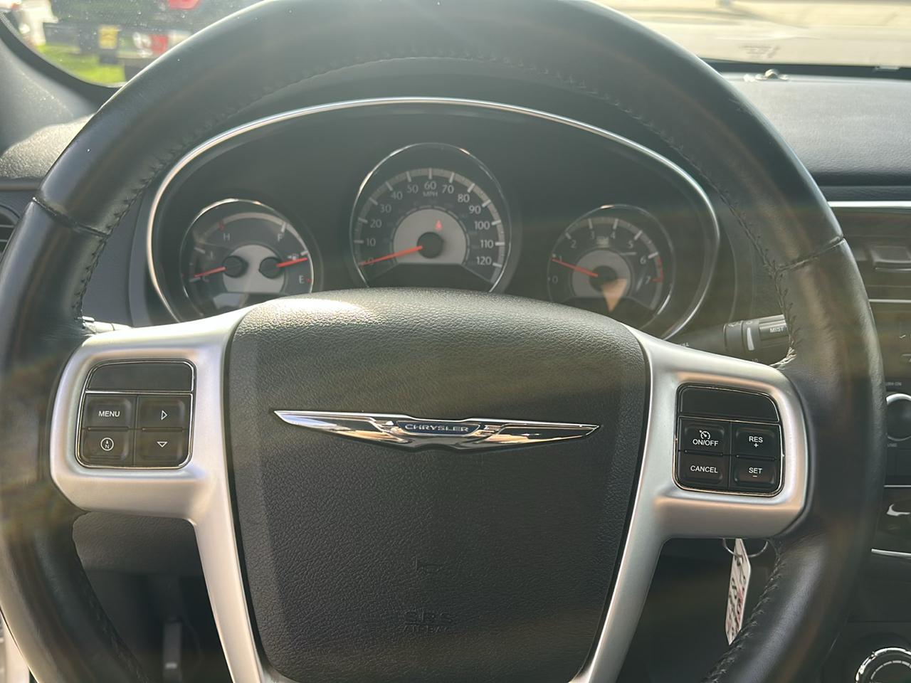 Chrysler 200 4dr Sdn Touring 2012