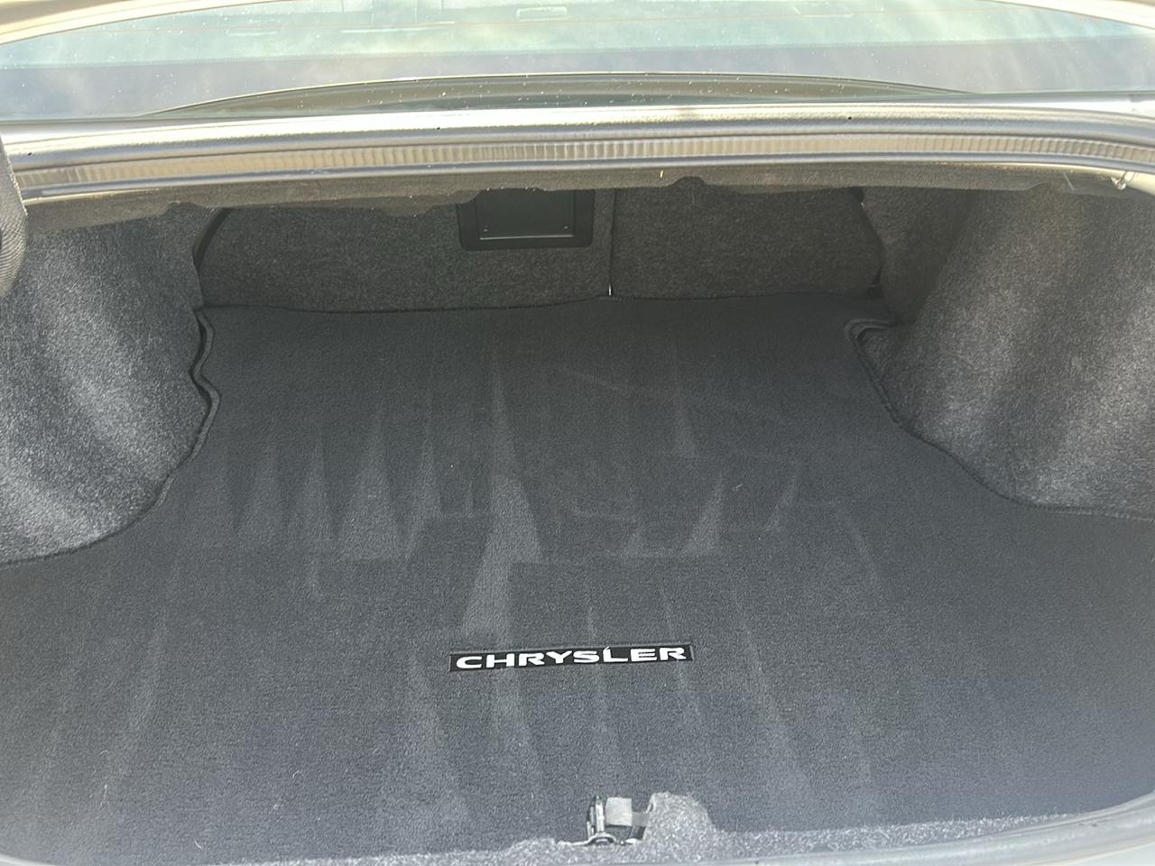 Chrysler 200 4dr Sdn Touring 2012