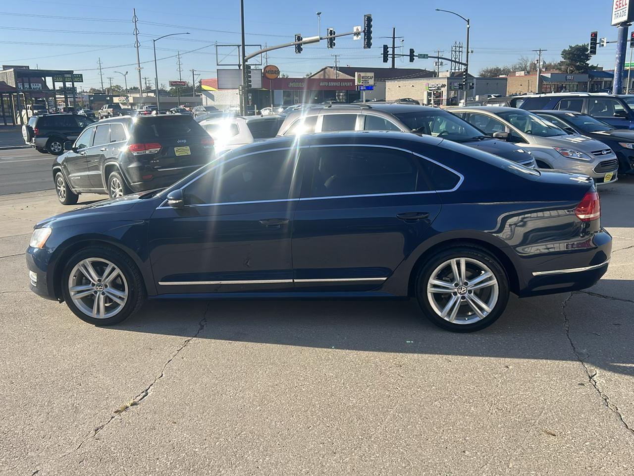 Volkswagen Passat 4dr Sdn 2.0L TDI DSG SE w/Sunroof 2012